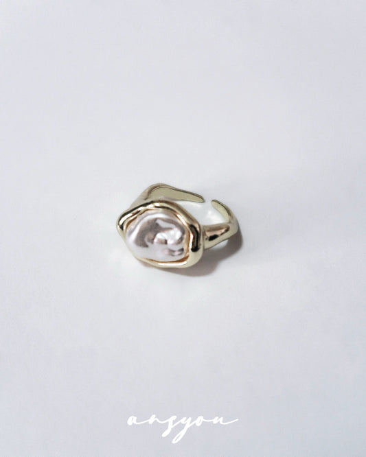 French Pearl Chic Ring